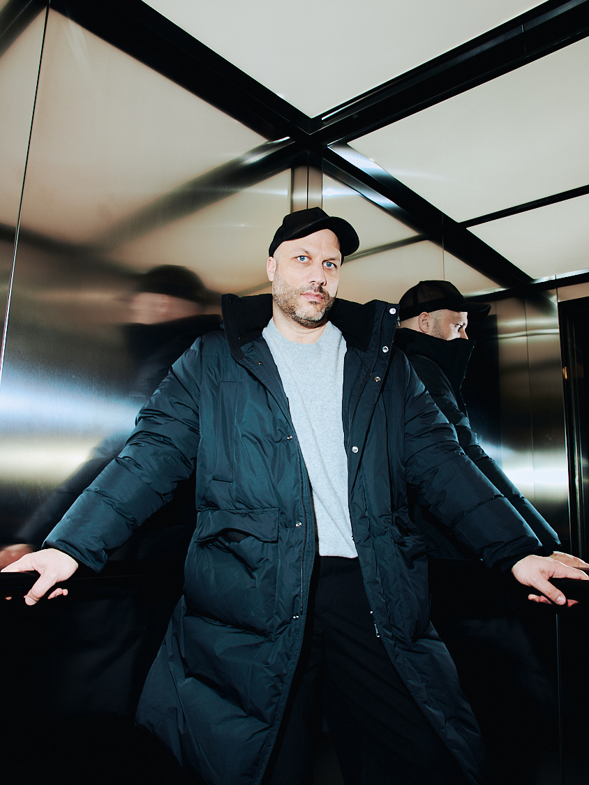 Der bayerische Theaterregisseur Tobias Kratzer wird zum 1. August 2025 neuer Intendant der Staatsoper Hamburg. 