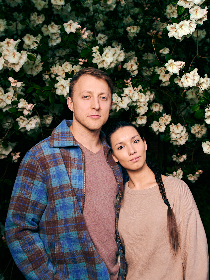 junges Paar Mann Frau im Park 